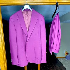 River Island Men’s Suit. Jacket: 48R Pants: 38x32